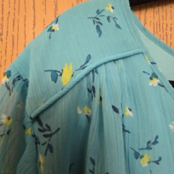 St. John's Bay 3X Blue Floral Blouse with yellow flowers - Picture 4 of 10